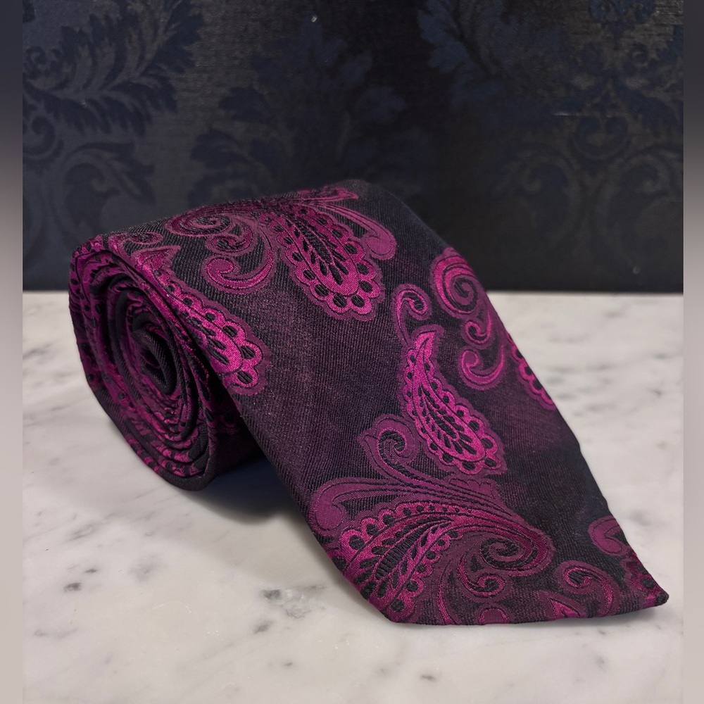 XMI Platinum Paisley Tie in Black and Crimson